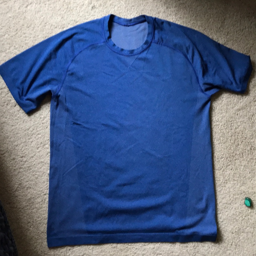 Lululemon men’s blue tee